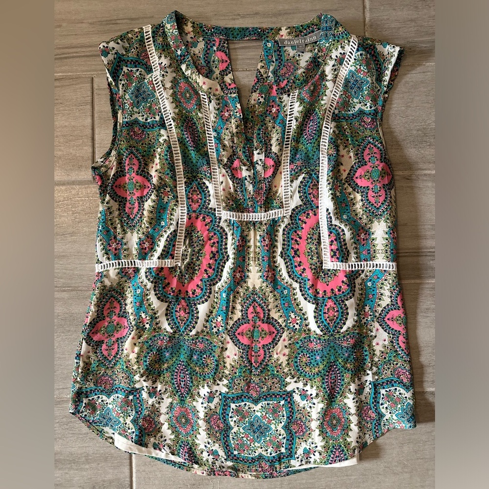 Daniel Rainn sleeveless blouse with built in tank top. Size XS